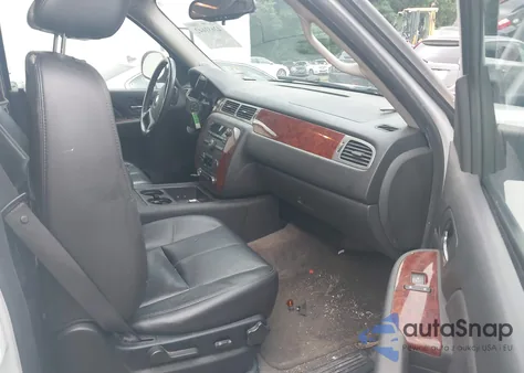 2009 Chevrolet Suburban 1500 Lt2 z USA, uszkodzony, nr VIN 1GNFK26329R263513